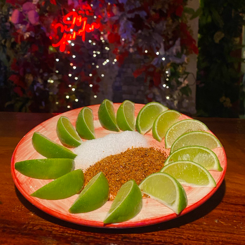 Servicio de limon con sal y tahin.